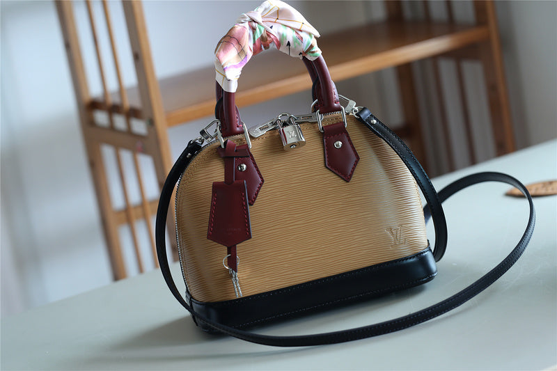 I W Fashion Lu-Vi bags - 8263
