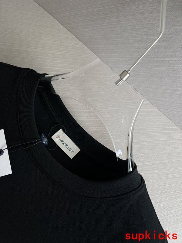 Moncler Luxury Cloth