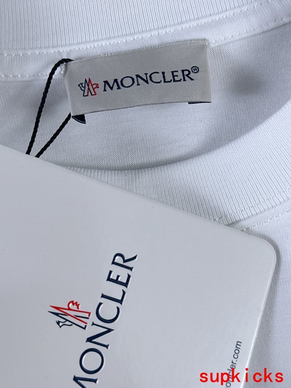 Moncler Luxury Cloth