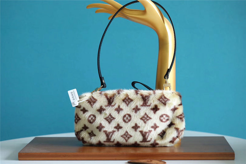 I W Fashion Lu-Vi bags - 8402