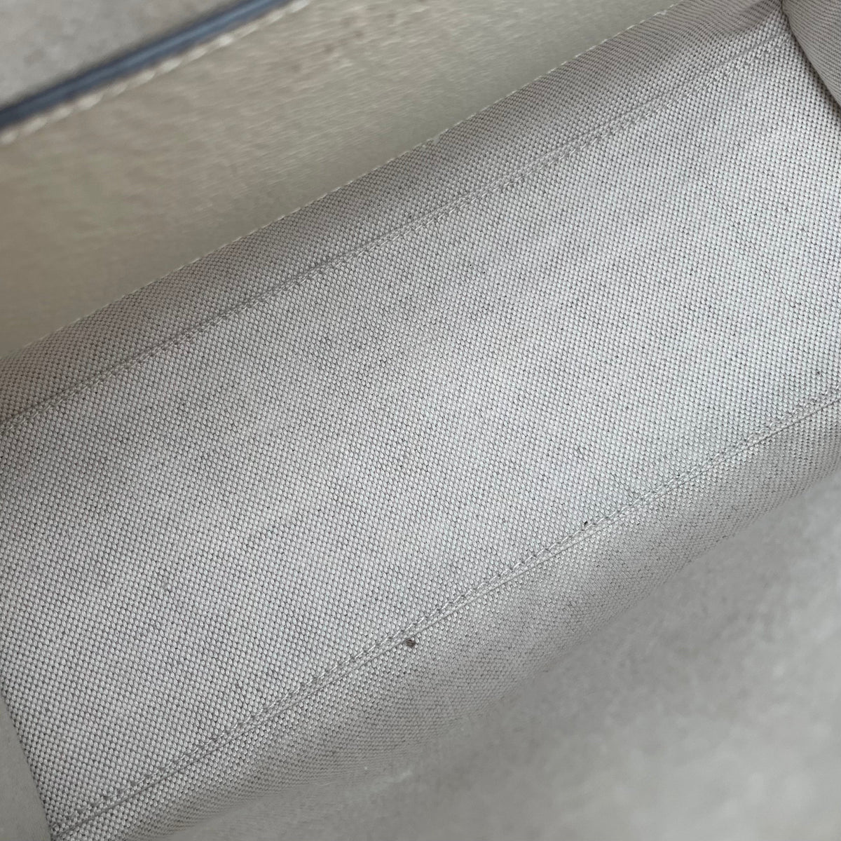 GUCCI GG Jumbo Small Diana Tote - Off White