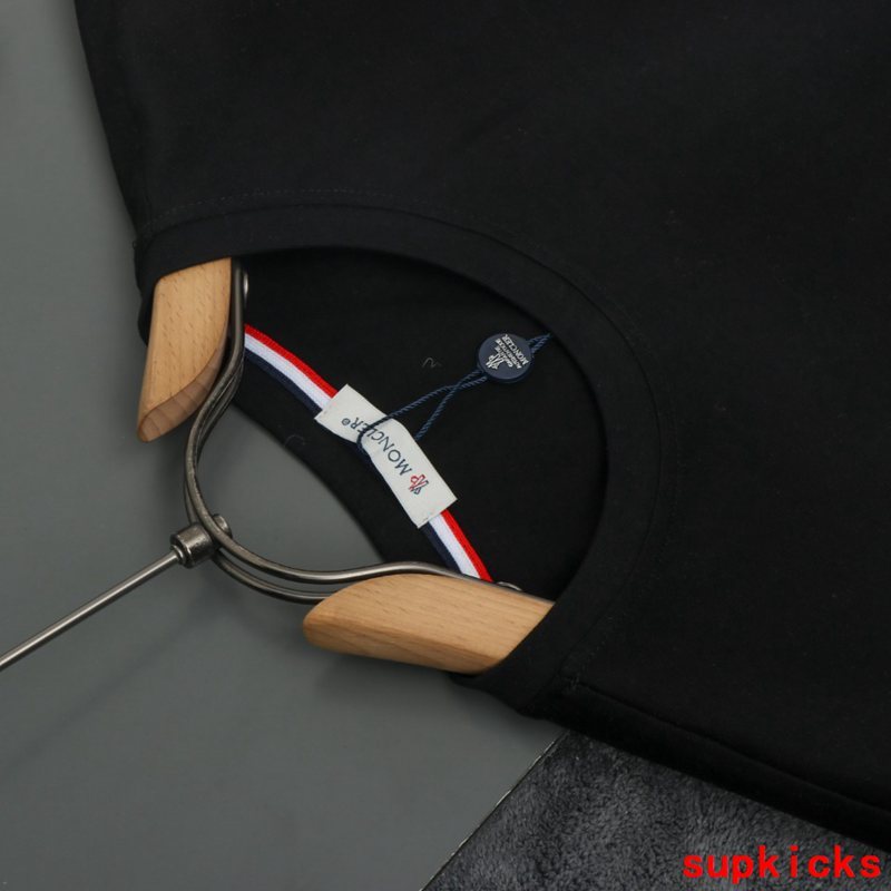 Moncler Luxury Cloth