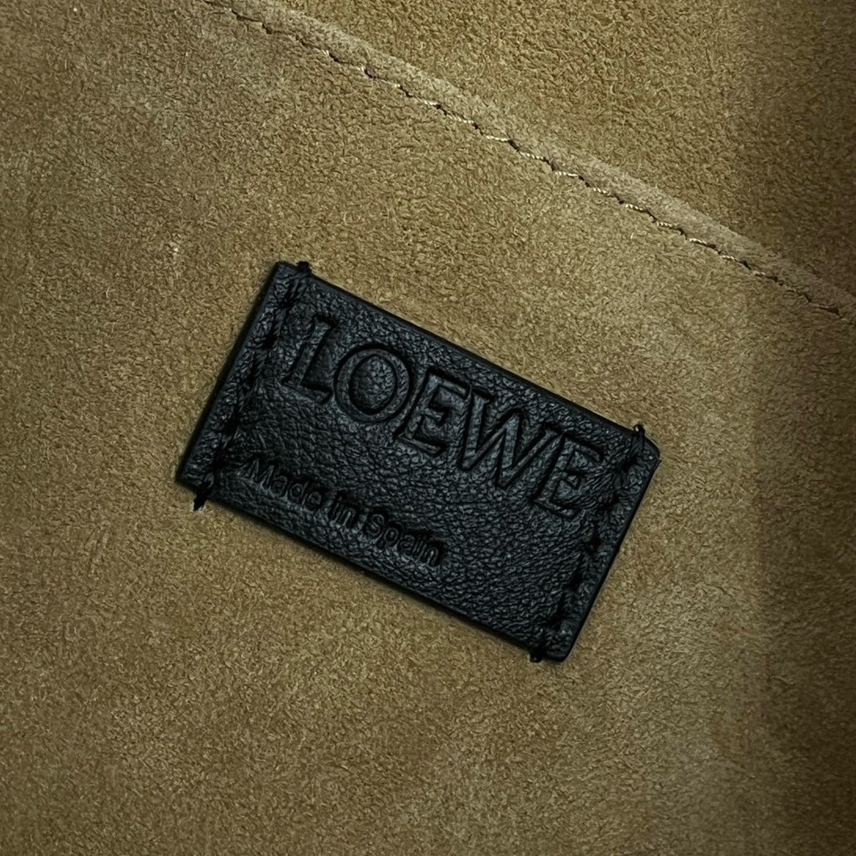 LOEW PEBBLE MESSENGER BAG