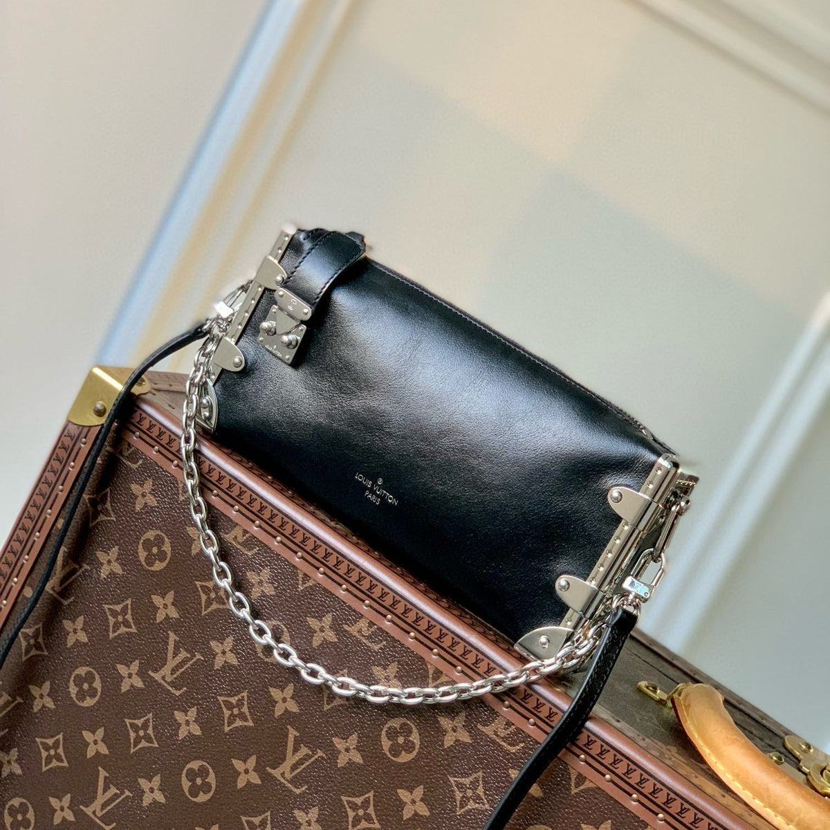 LOU SLIM TRUNK BAG