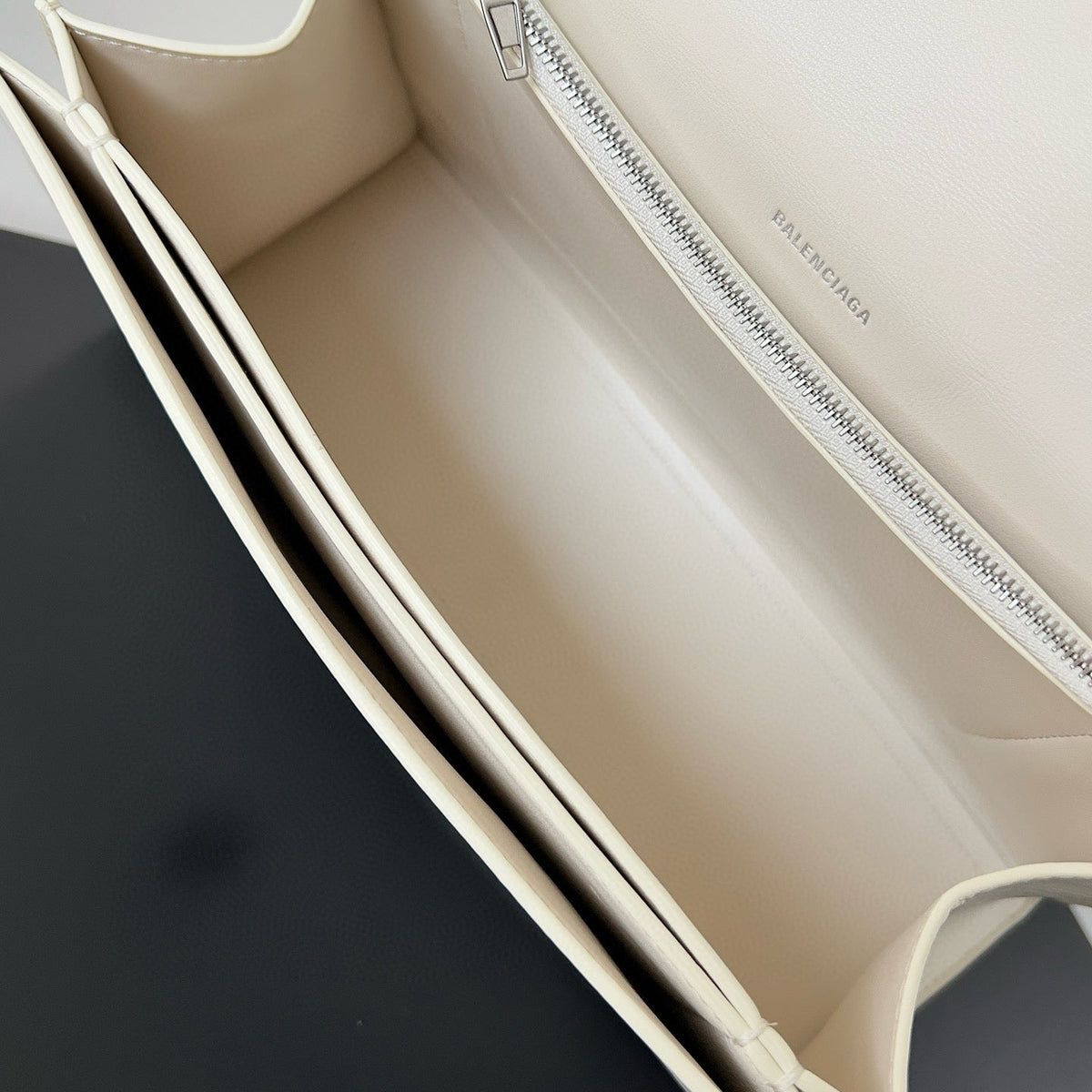 BAL MEDIUM CRUSH BAG