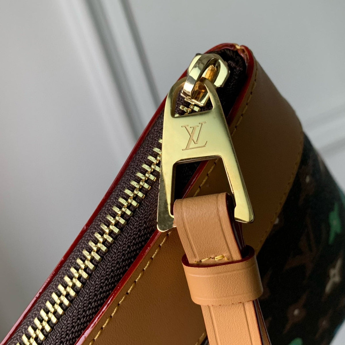 LOU POCHETTE VOYAGE SOUPLE POUCH