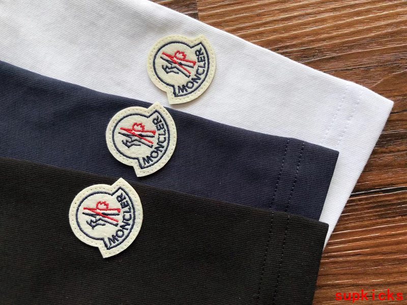 Moncler Luxury Cloth