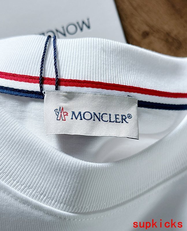 Moncler Luxury Cloth