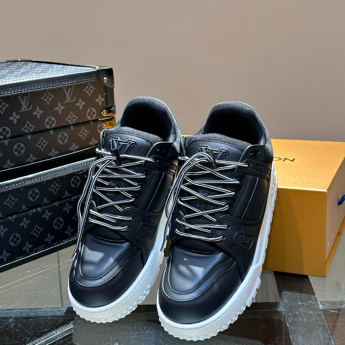 LOU TRAINERS