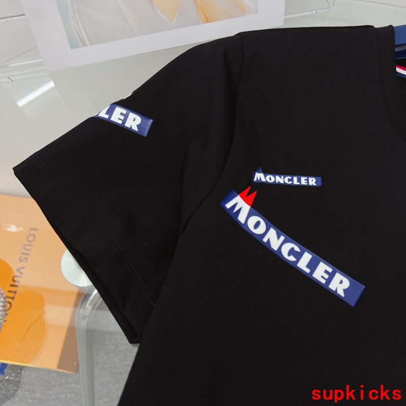 Moncler Luxury Cloth