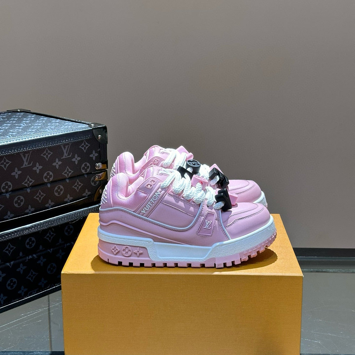LOU TRAINERS