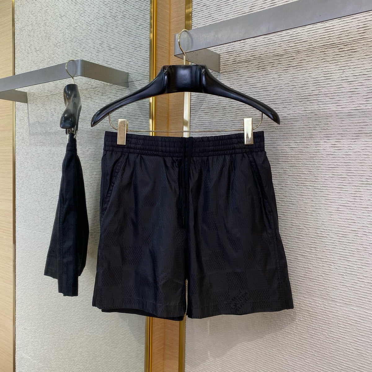 LOU SHORTS
