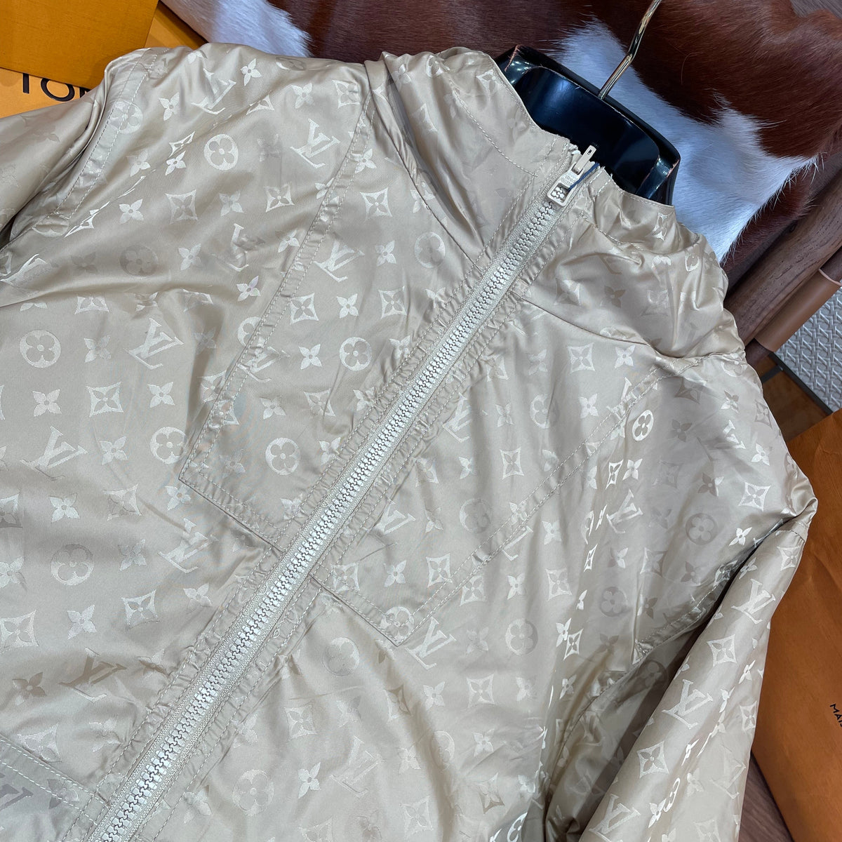 LOU JACKET