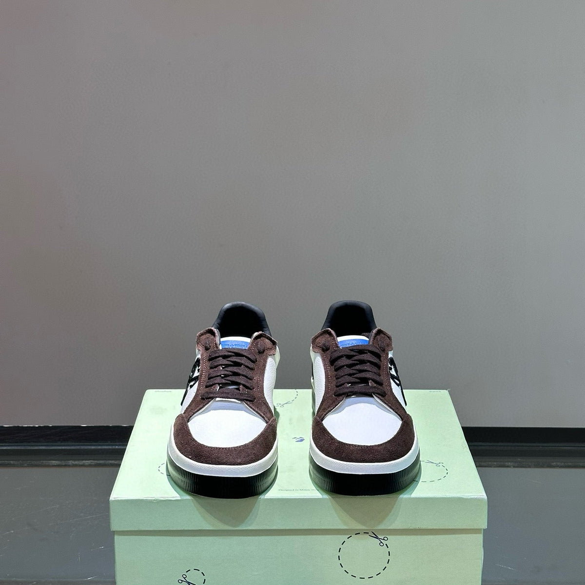 OFF W TRAINERS