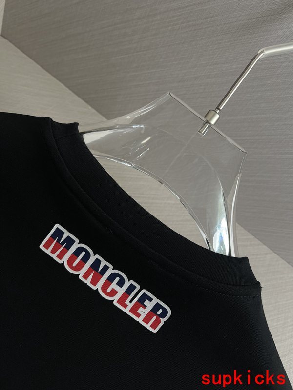Moncler Luxury Cloth