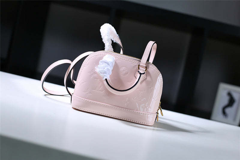 I W Fashion Lu-Vi bags - 8300