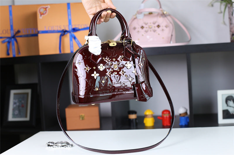 I W Fashion Lu-Vi bags - 8264