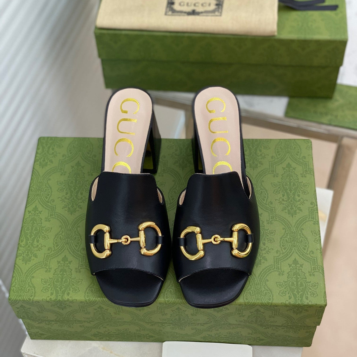 SE500 Size 5-10 Heels:7.5cm Material: Cowhide Lining: Sheep skin Sole: Italian leather