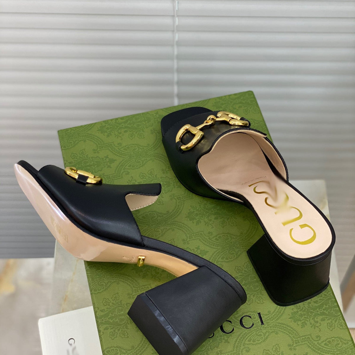 SE500 Size 5-10 Heels:7.5cm Material: Cowhide Lining: Sheep skin Sole: Italian leather