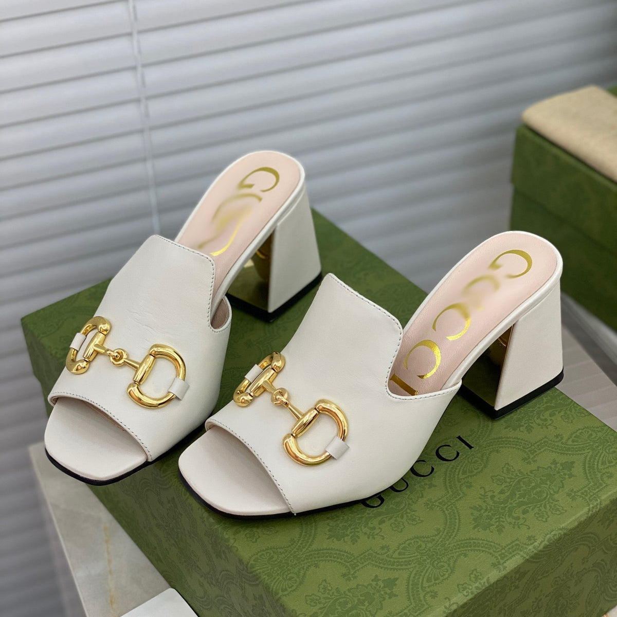 SE501 Size 5-10 Heels:7.5cm Material: Cowhide Lining: Sheep skin Sole: Italian leather