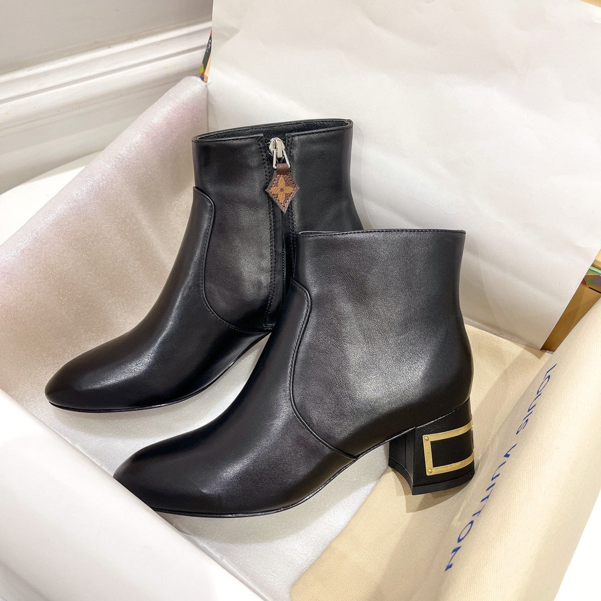 SE669  Size 4-9   Heels:5cm Material: Cowhide  Lining: Sheep skin Sole: Italian leather