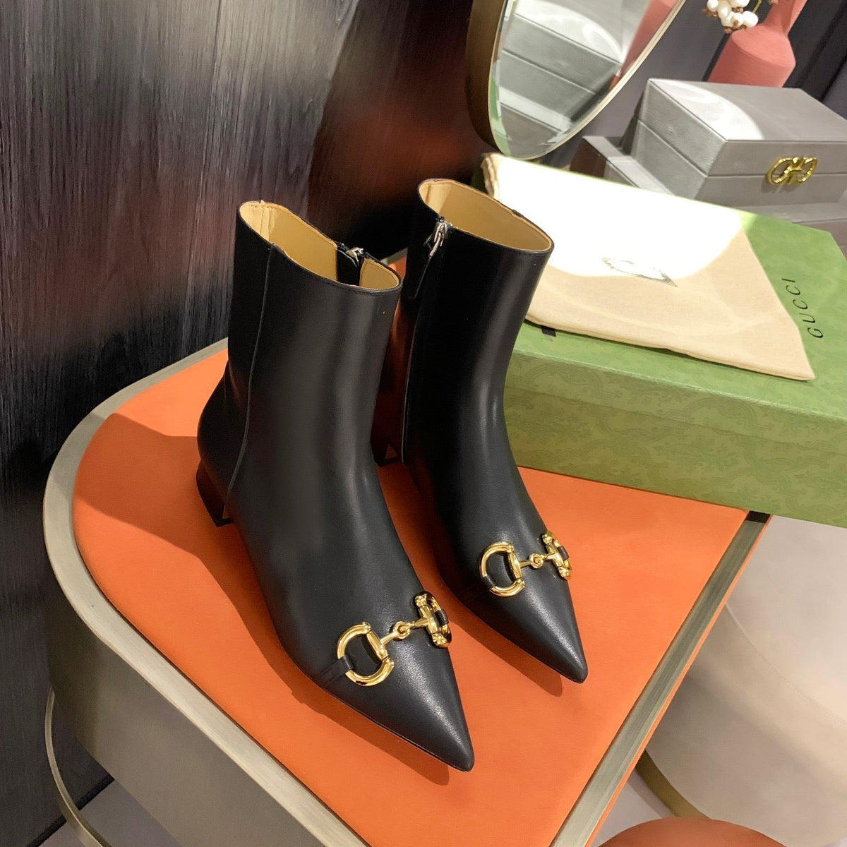 SE730  Size 4-10  Heels:2.4cm Material: Cowhide  Lining: Sheep skin Sole: Italian leather