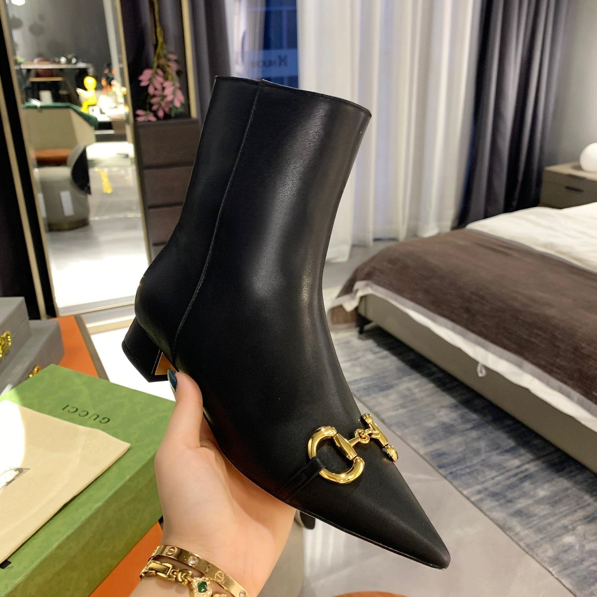SE730  Size 4-10  Heels:2.4cm Material: Cowhide  Lining: Sheep skin Sole: Italian leather