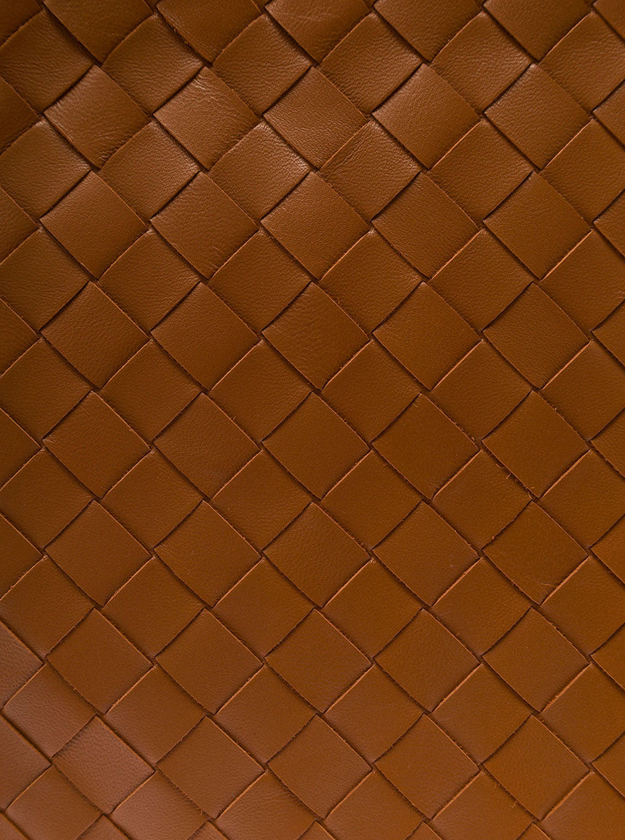 Bottega Veneta Women Brown Pouch With Wrist Strap In Intreccio Leather Woman