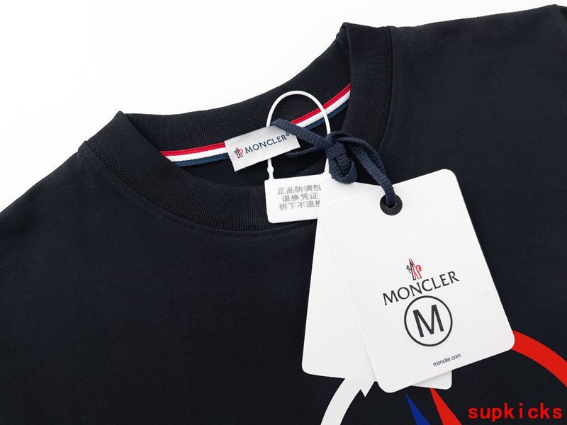 Moncler Luxury Cloth