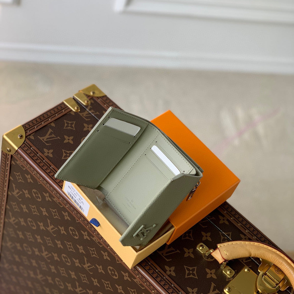 LOU PILOT WALLET