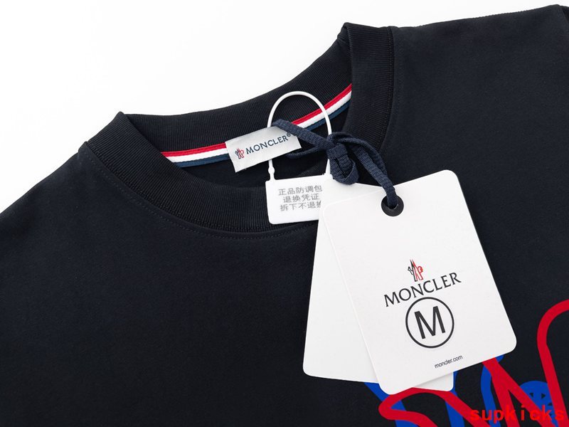 Moncler Luxury Cloth