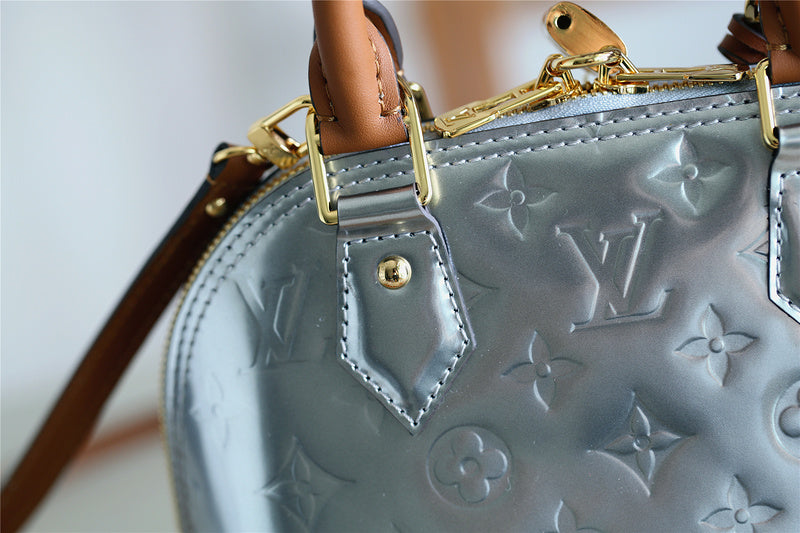 I W Fashion Lu-Vi bags - 8273