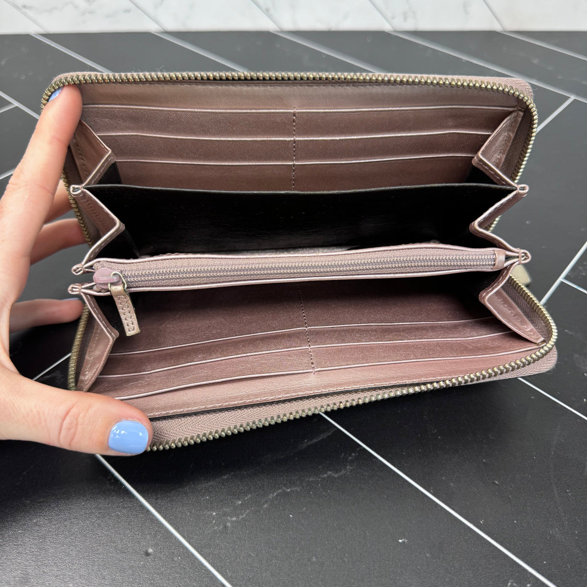 Gucci Peach Microguccissima Zippy Wallet