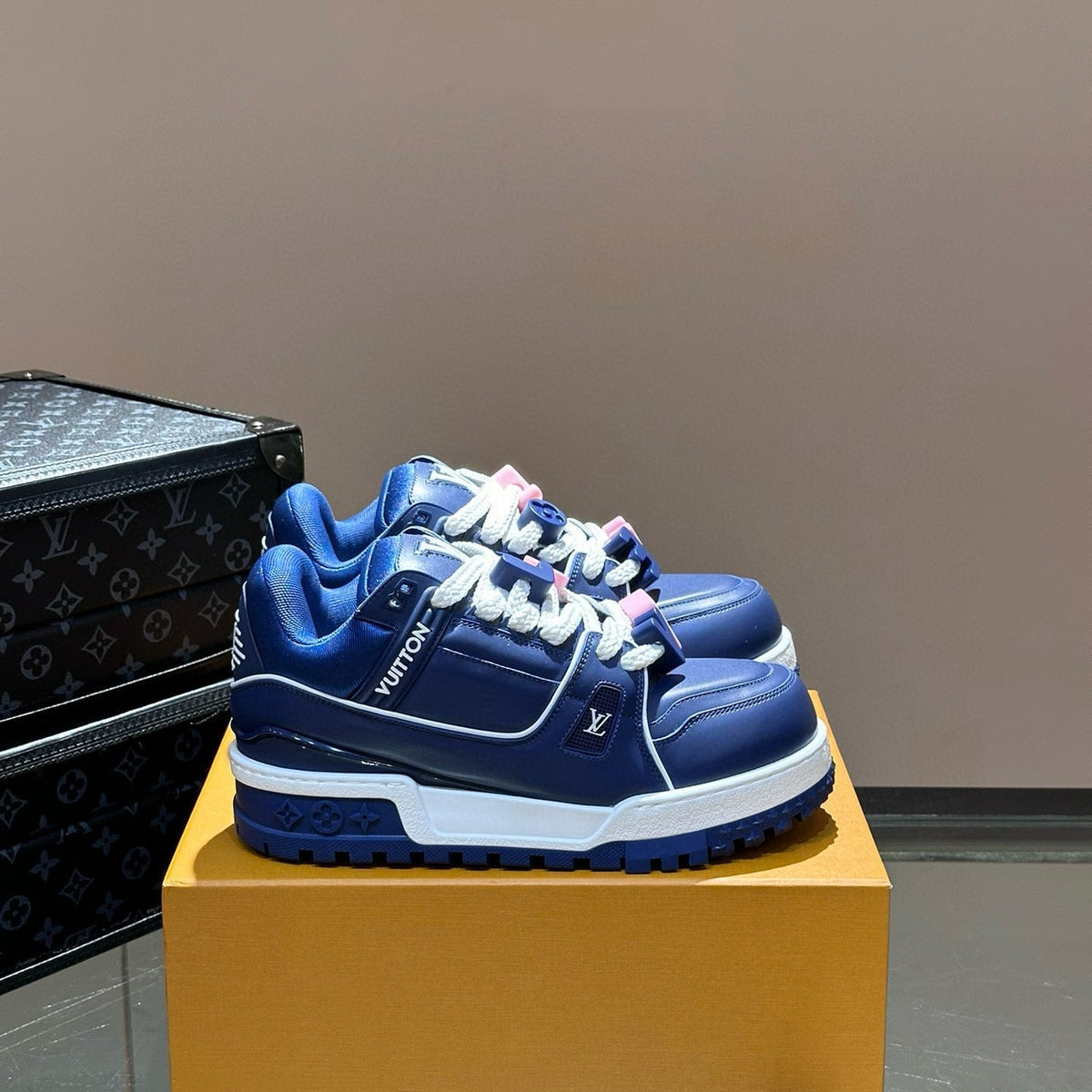 LOU TRAINERS