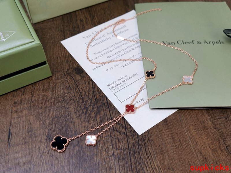 Van Cleef & Arples Jewelry
