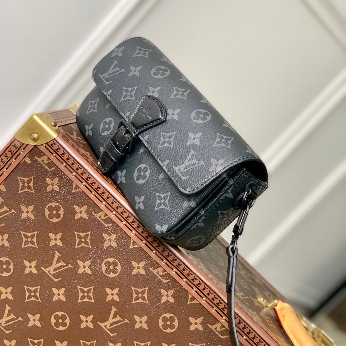 LOU MONTSOURIS WEARABLE WALLET