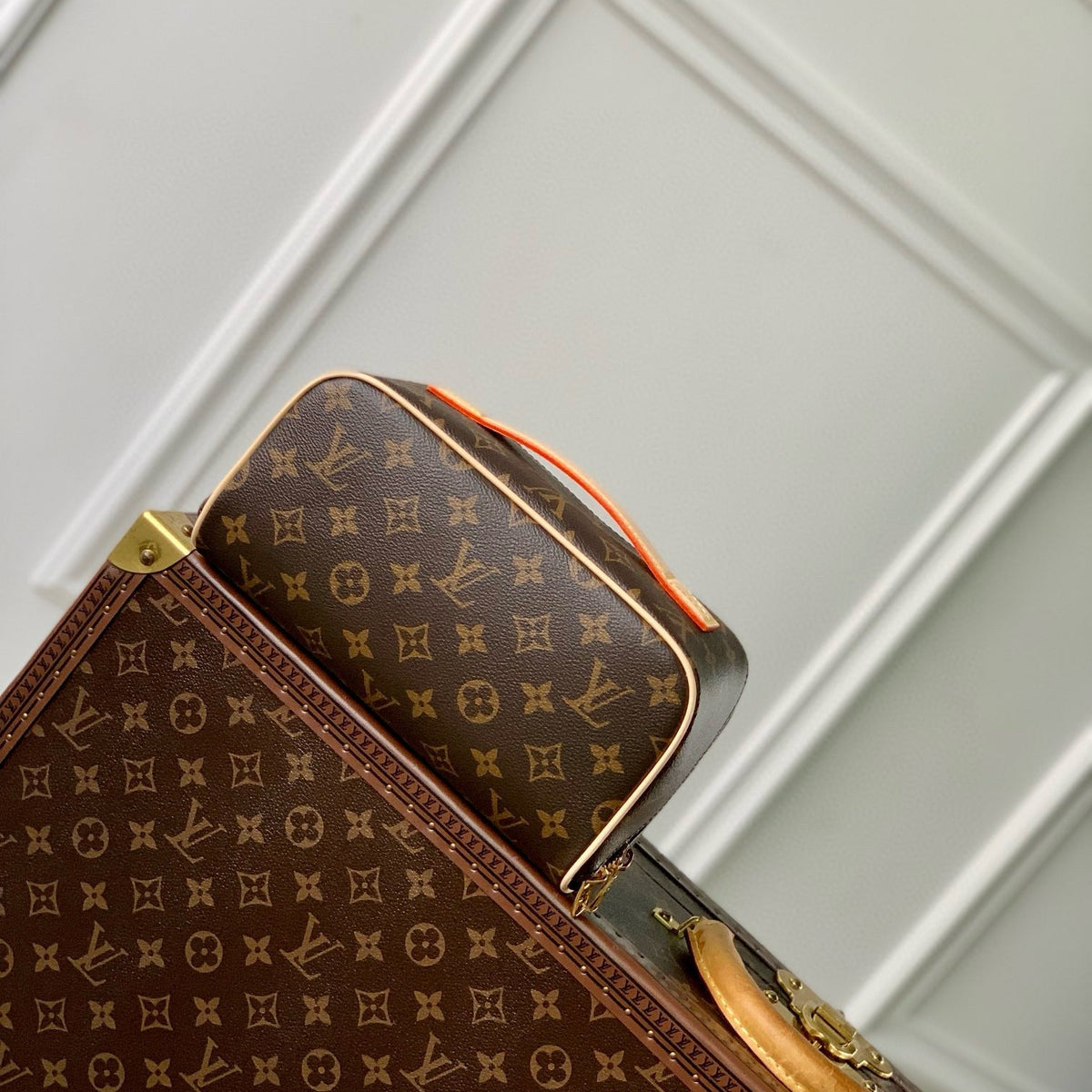 LOU TOILETRY BAG
