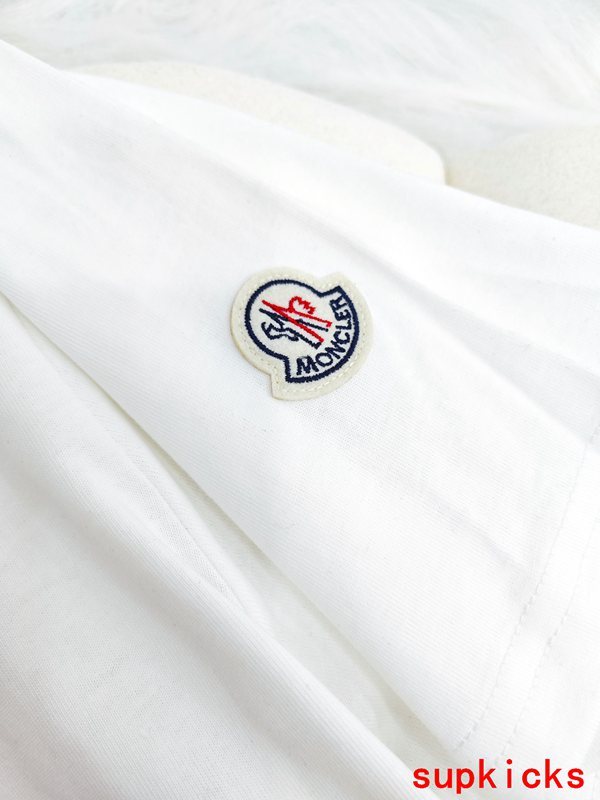 Moncler Luxury Cloth
