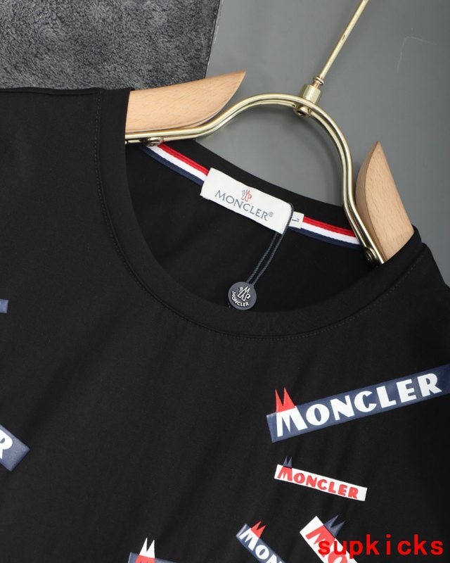 Moncler Luxury Cloth