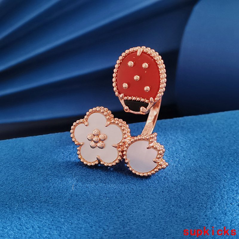 Van Cleef & Arples Jewelry