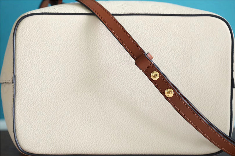 I W Fashion Lu-Vi bags - 8557