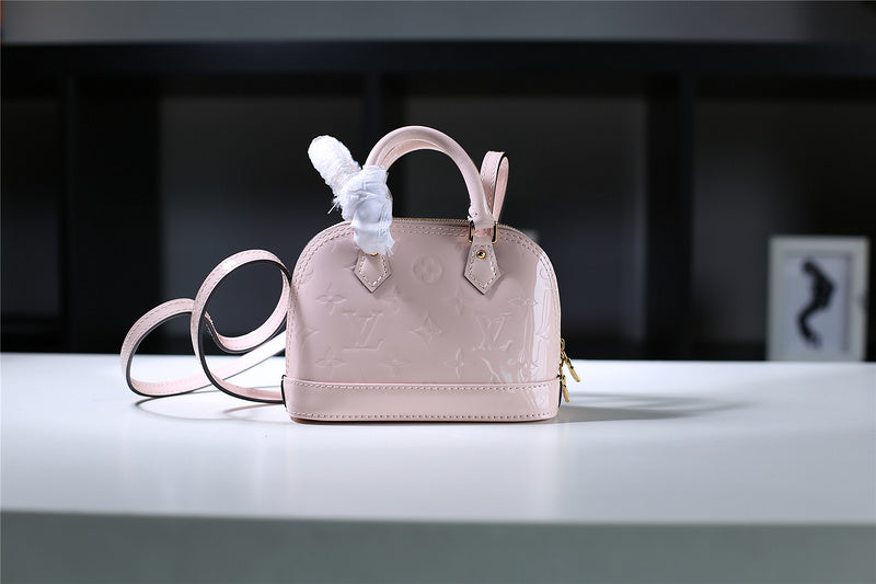 I W Fashion Lu-Vi bags - 8300
