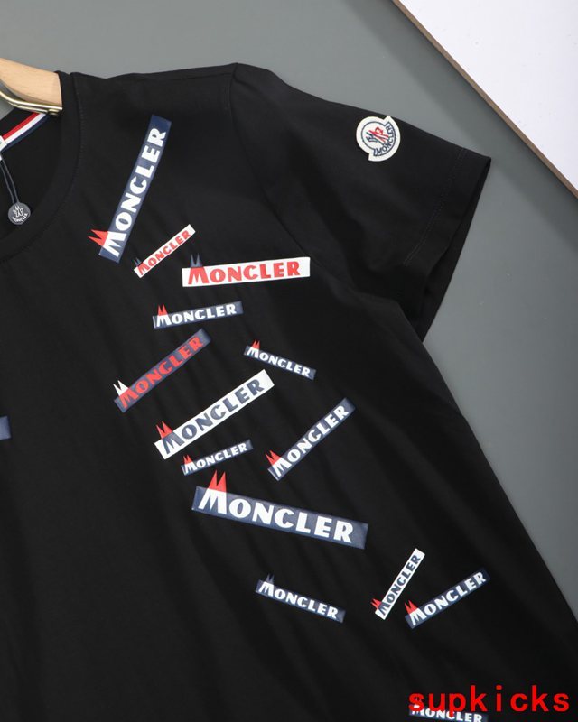 Moncler Luxury Cloth
