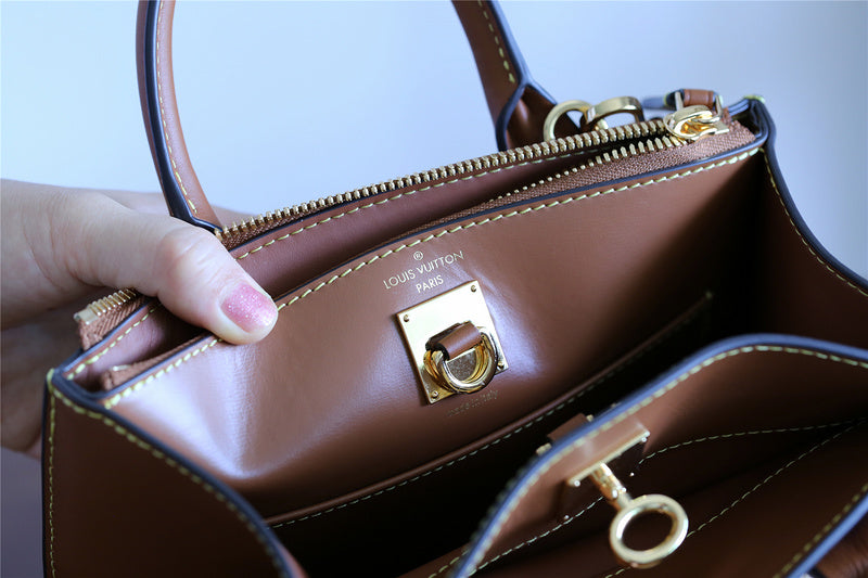 I W Fashion Lu-Vi bags - 8036