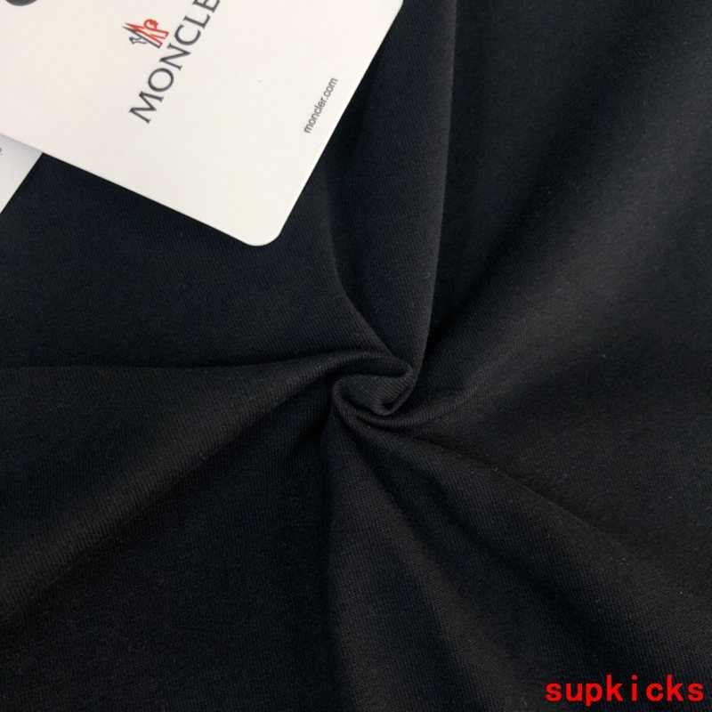 Moncler Luxury Cloth