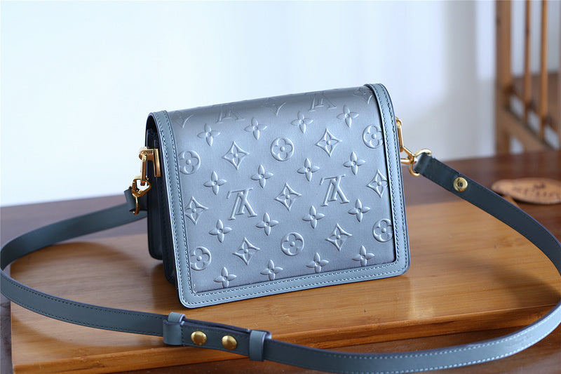 I W Fashion Lu-Vi bags - 8121