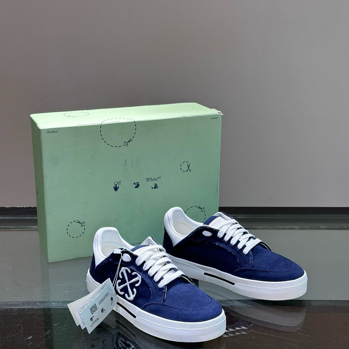 OFF W TRAINERS