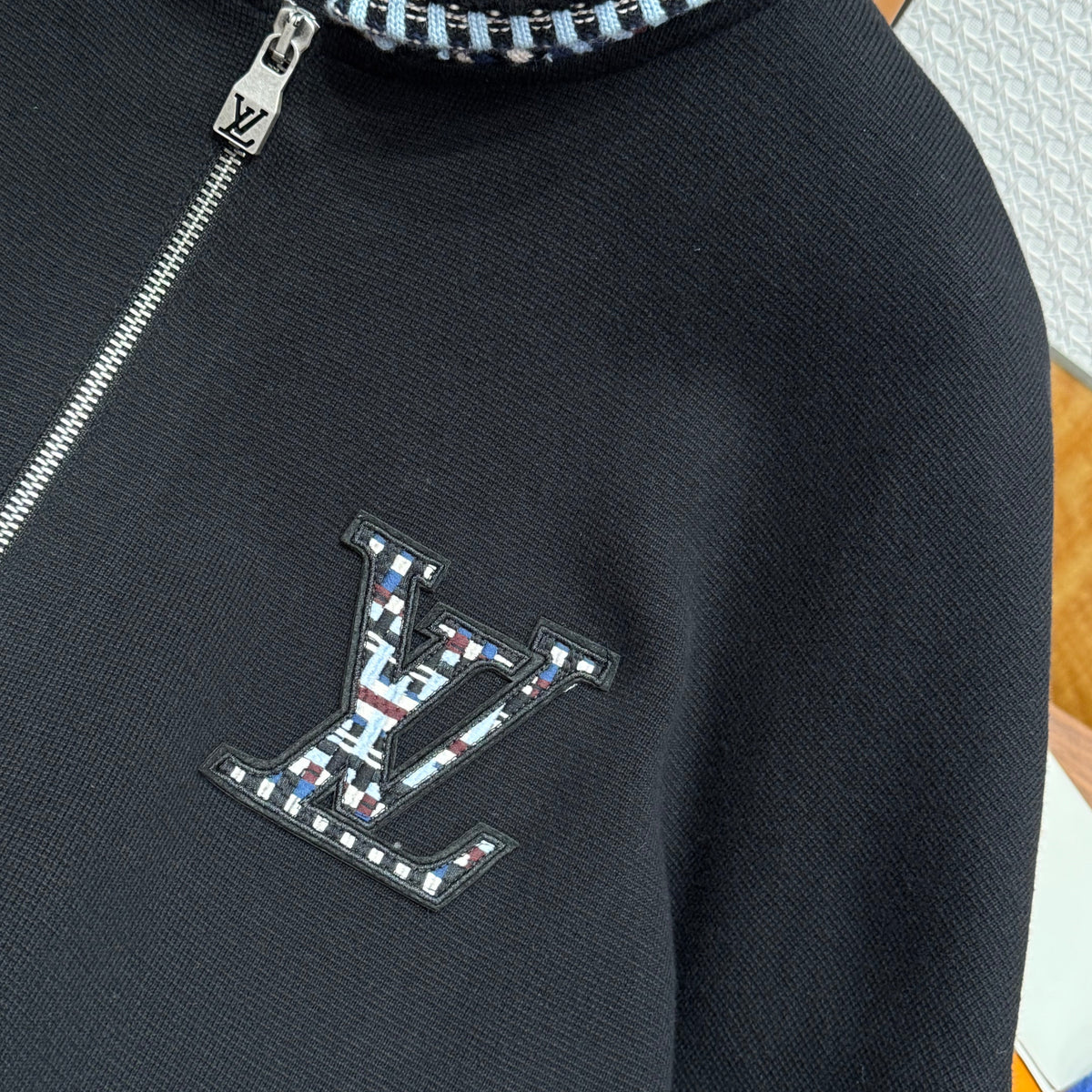 LOU ZIP SWEATSHIRT