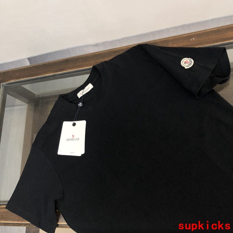 Moncler Luxury Cloth