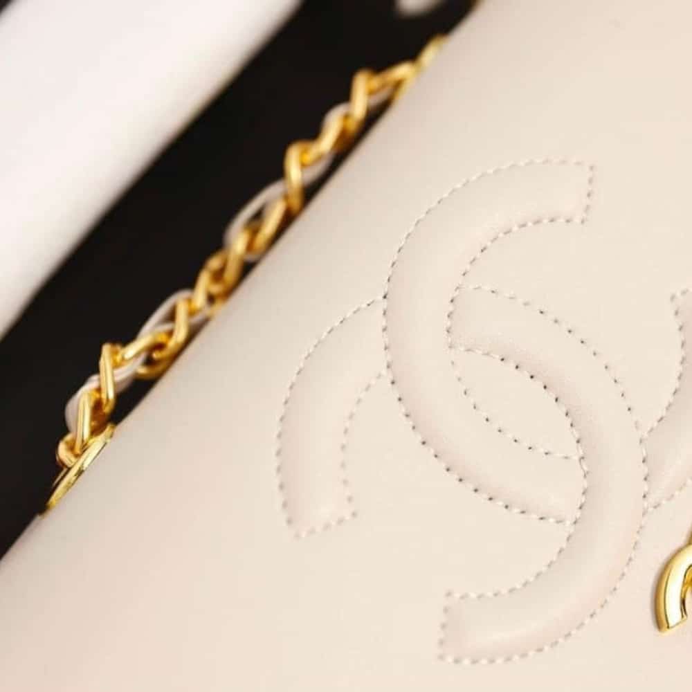 CC COCO MARK FLAP BAG WHITE 22CM